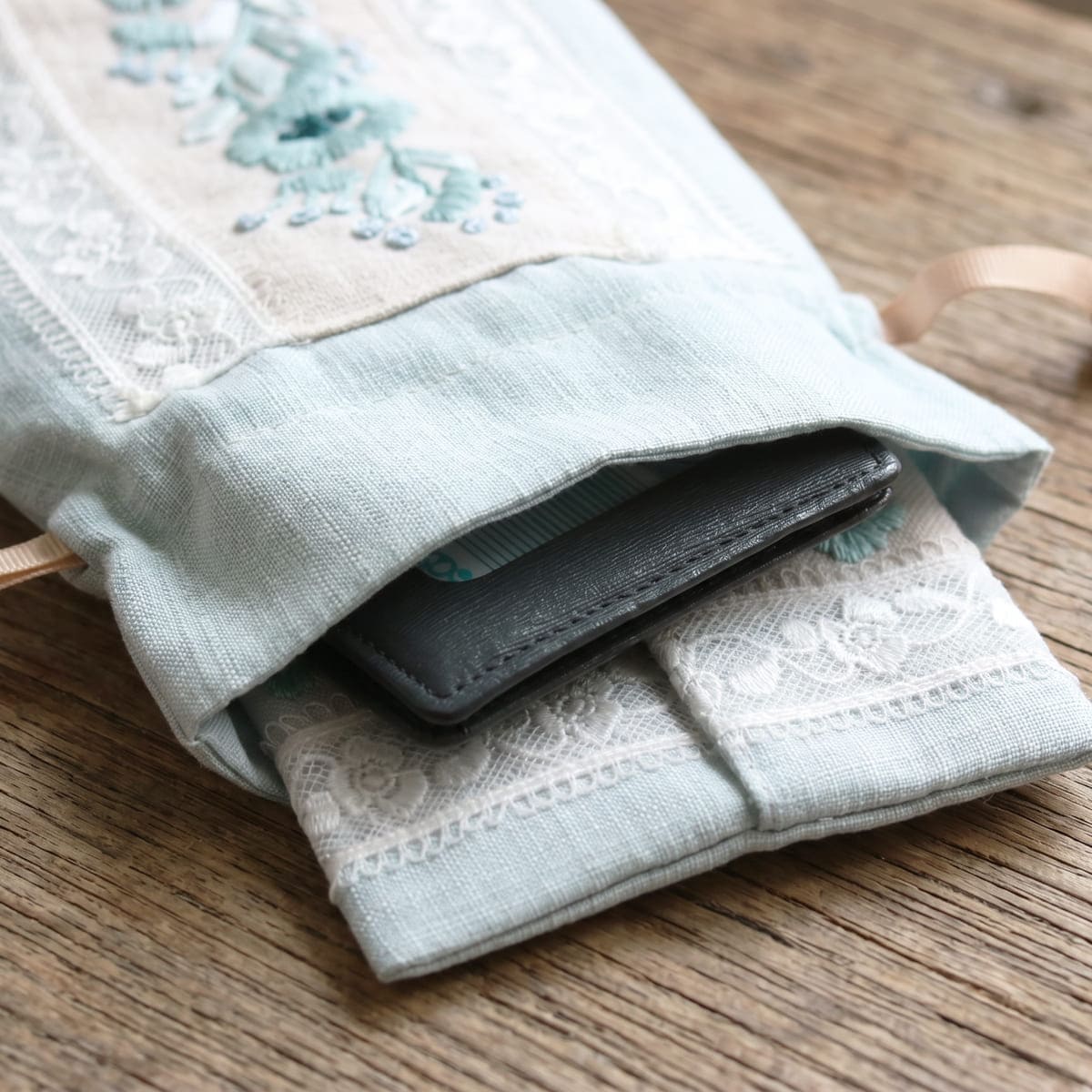 アミブルージュ,amibrugge,インテリアレース,手刺繍,ファブリック,ポーチ,バッグ